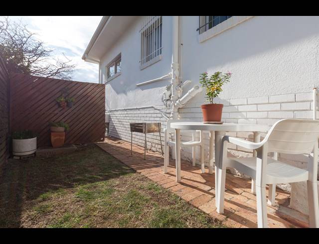 1 BEDROOM STUDIO APARTMENT TO LET IN VREDEHOEK